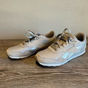 Women’s classic Reebok gray Sneakers tennis shoes sz 8